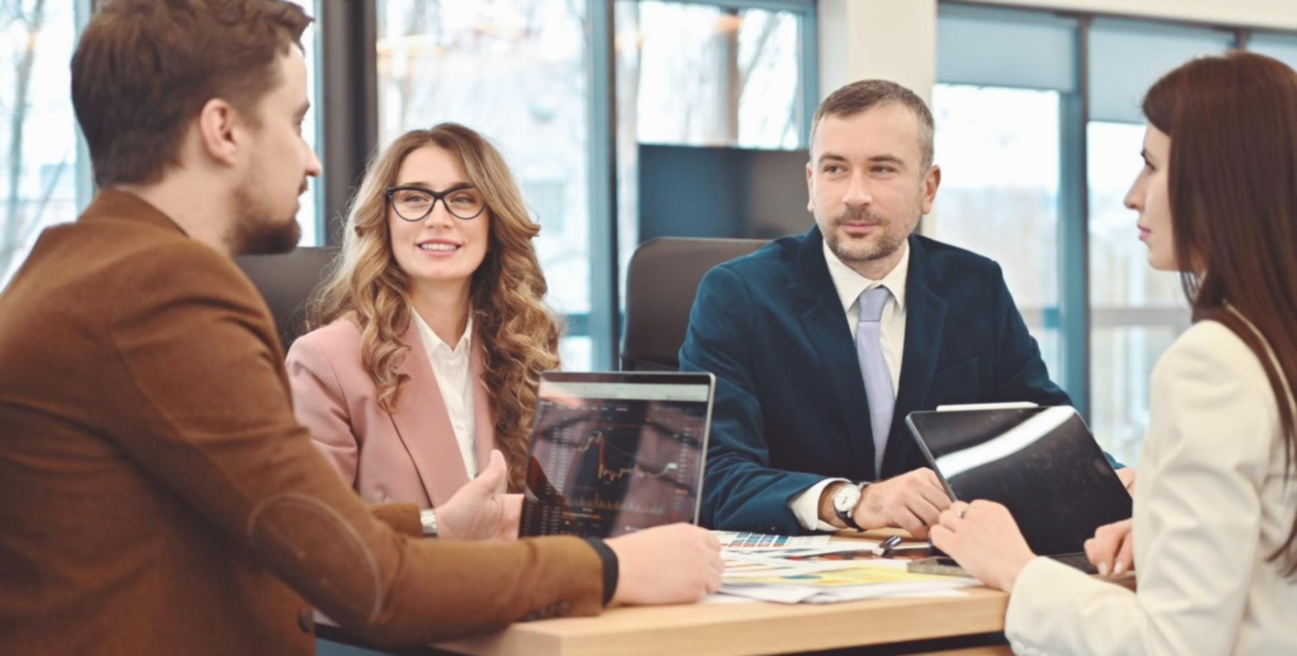 Proceso de análisis financiero personalizado y estrategias de optimización